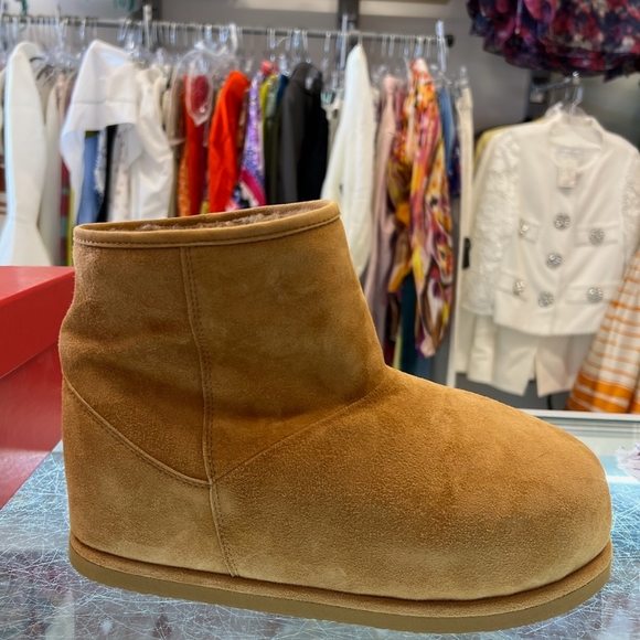 NIB Amina Muaddi Moon boots - Picture 7 of 7